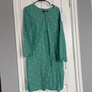 2 piece turquoise shalwar kameez suit set. Runs big. With kameez pockets